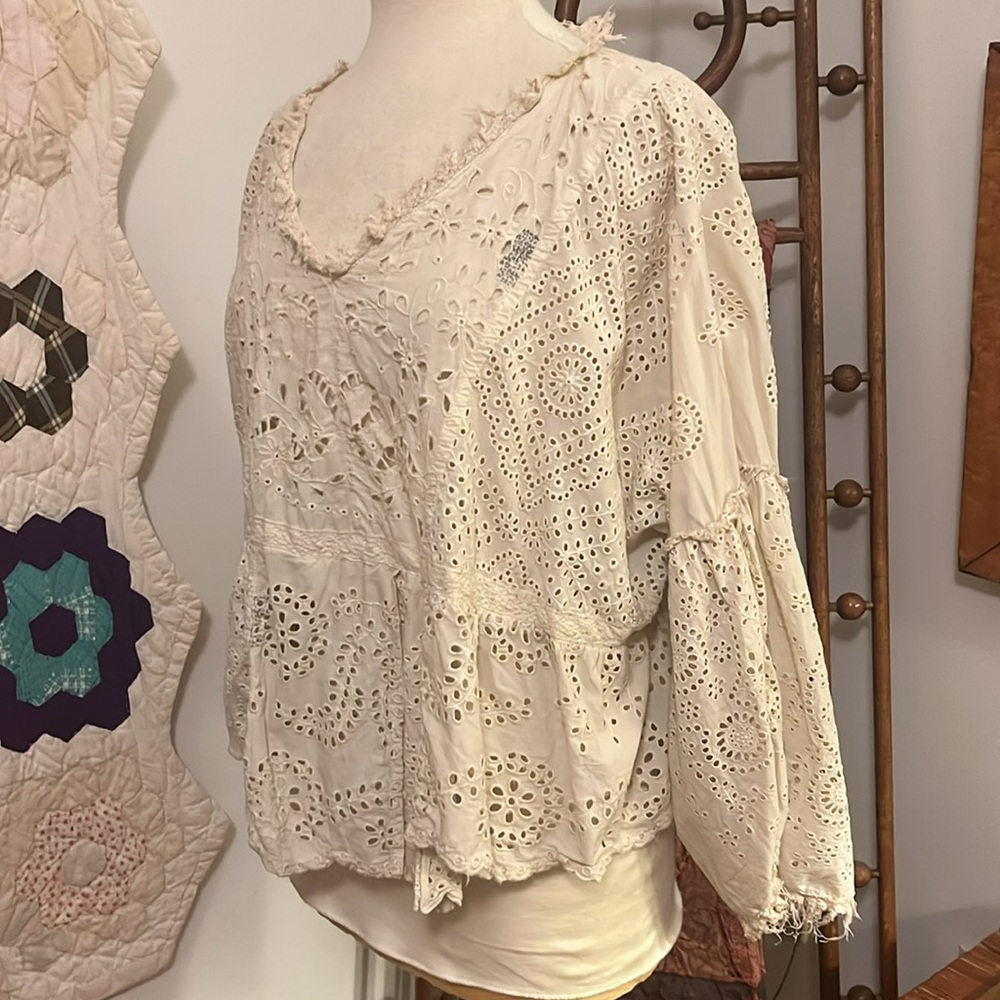 Magnolia Pearl Eyelet Selah Blouse in Moonlight Top - Picture 5 of 14
